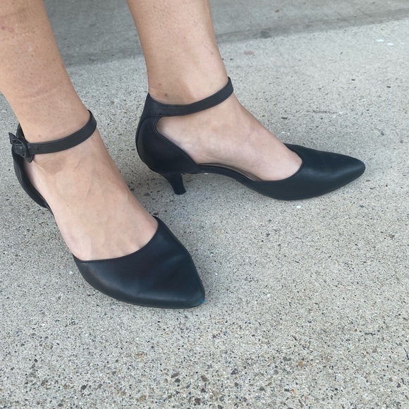 Clarks black heels - Picture 3 of 3